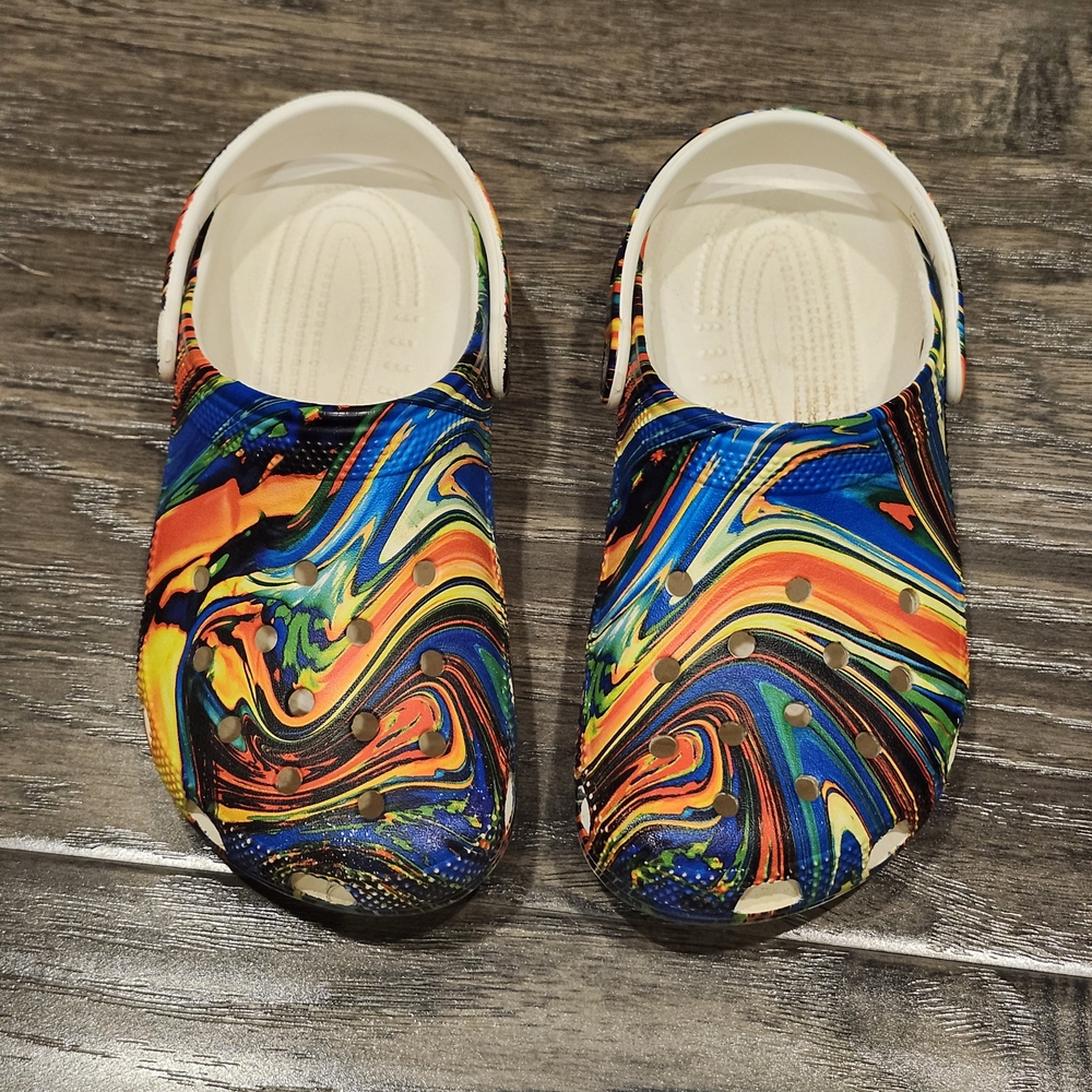 CROCS Kids Swirl Pattern Slippers